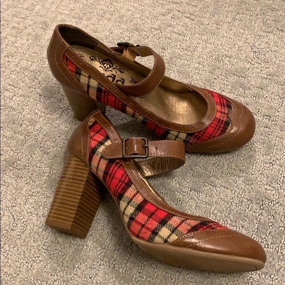 Mudd Brand 8.5 Red Tartan Plaid Wingtip Heels